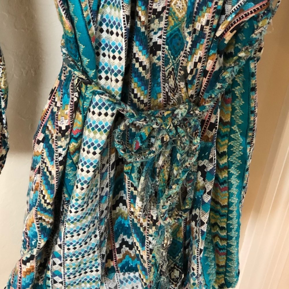 Nice blouse with great colors and a tie belt